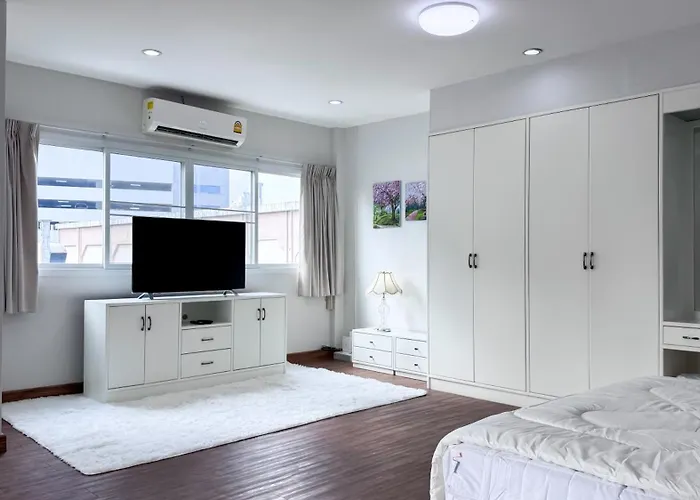 Hotel Blissful Heaven At Bts Phromphong Emdistrict Shopping Area 2*