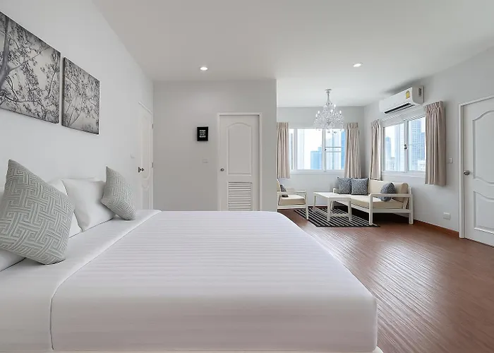Hotel Blissful Heaven At Bts Phromphong Emdistrict Shopping Area 2*