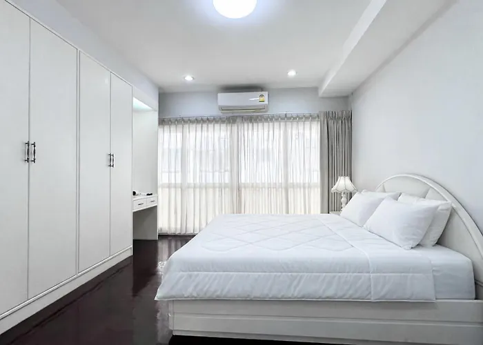 Blissful Heaven At Bts Phromphong Emdistrict Shopping Area Bangkok