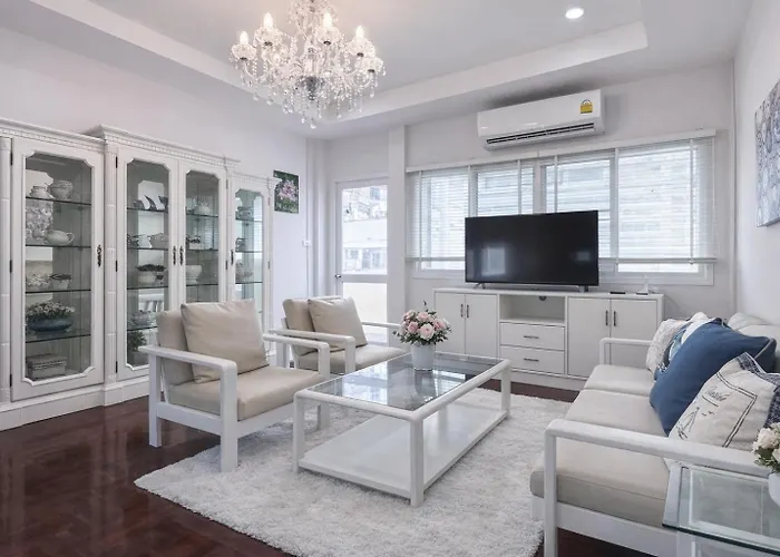 Blissful Heaven At Bts Phromphong Emdistrict Shopping Area 2*