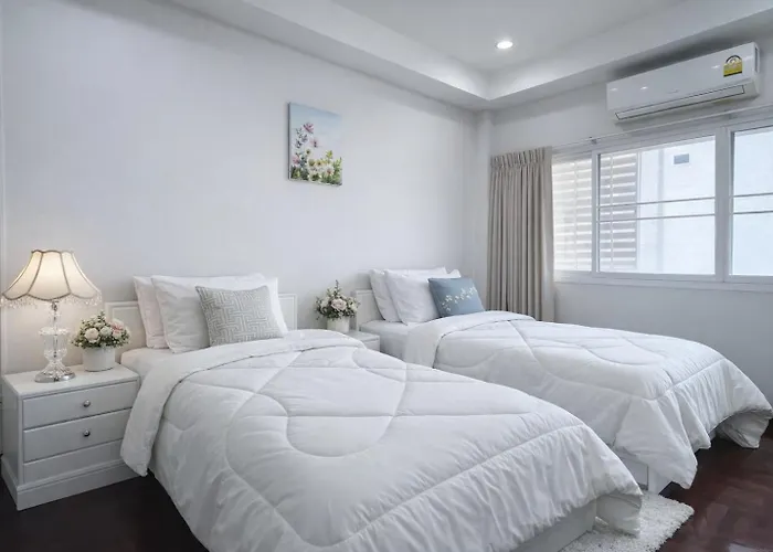 Blissful Heaven At Bts Phromphong Emdistrict Shopping Area Bangkok