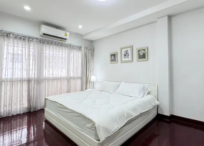 Blissful Heaven At Bts Phromphong Emdistrict Shopping Area Bangkok