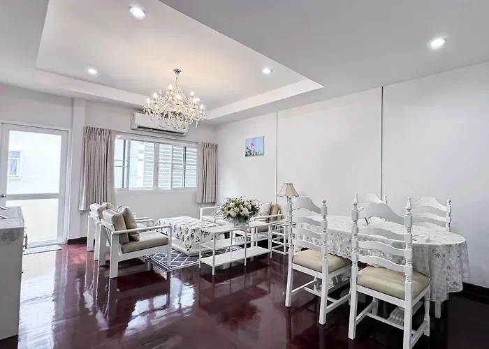 Hotel Blissful Heaven At Bts Phromphong Emdistrict Shopping Area 2*